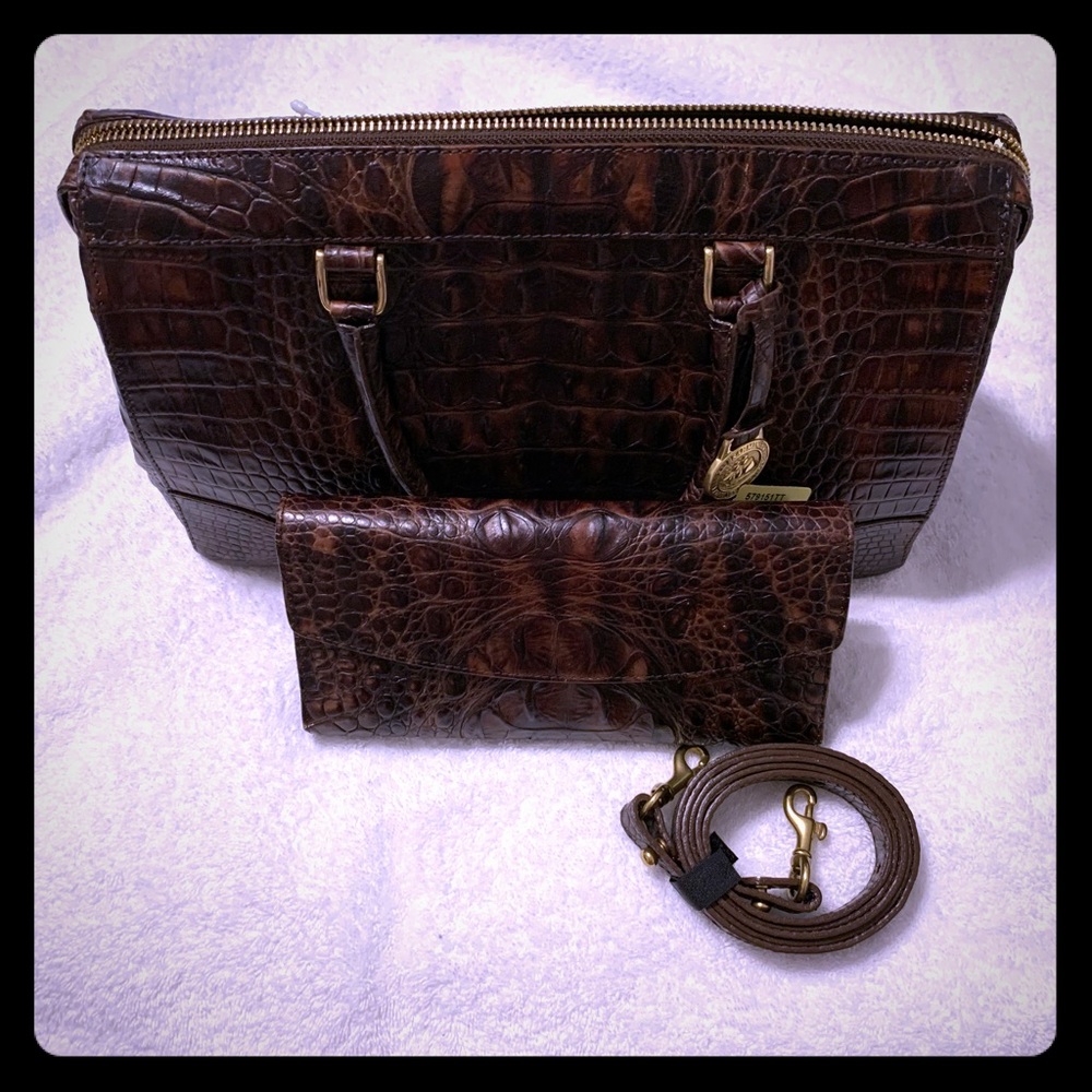Beautiful NWT Brahmin Melbourne purse and wallet.
